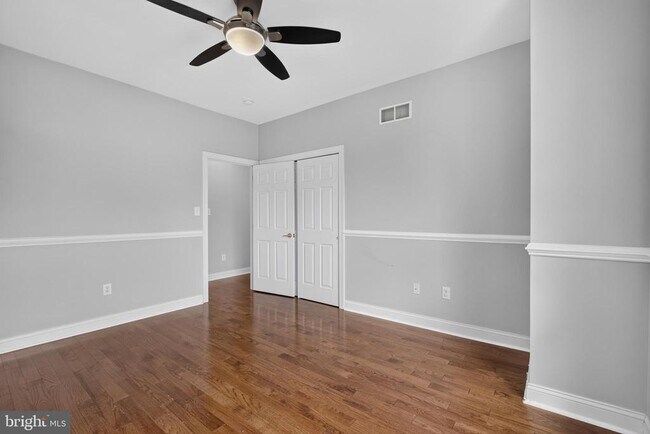 Building Photo - 16 Oak Leaf Ln