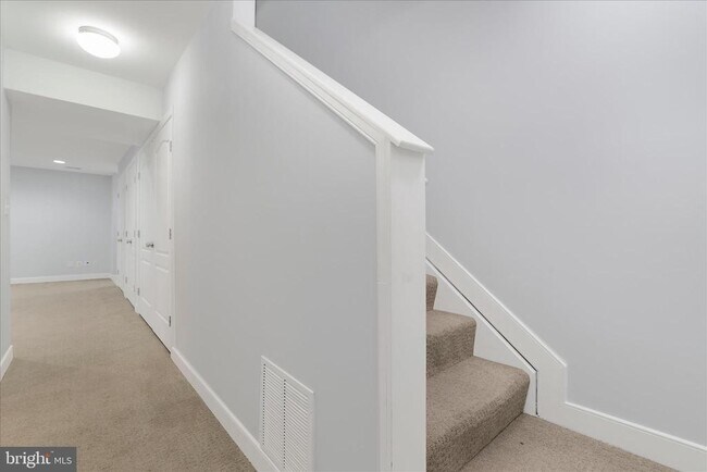 Building Photo - 132A Pineview Ave