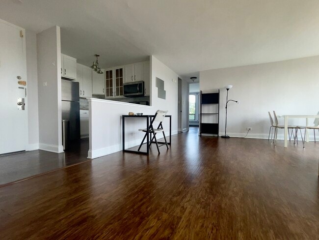 Building Photo - 1450 E 55th Pl