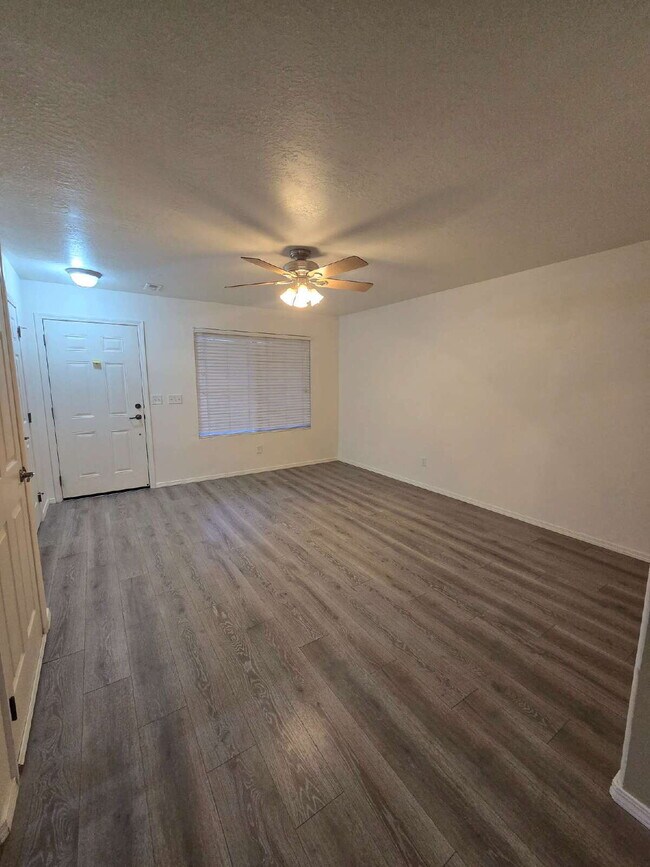 Building Photo - "Single Family Home with Incredible View!"