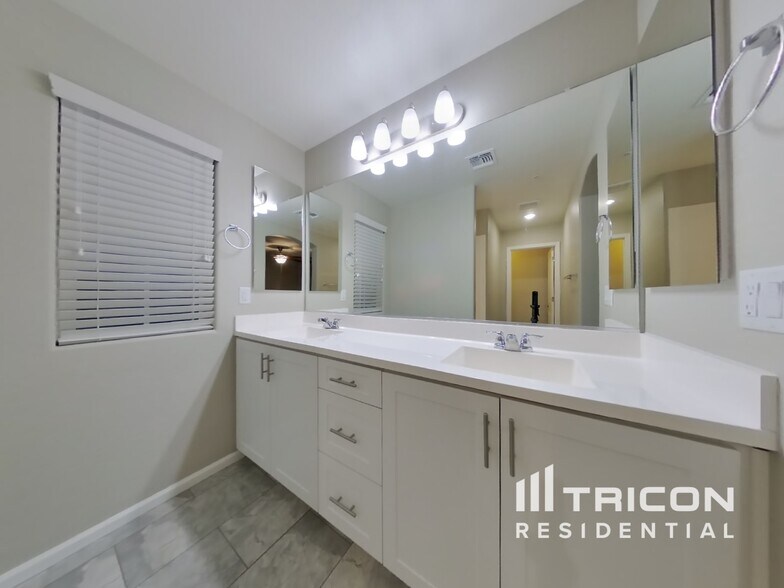 Building Photo - 12575 W Mazatzal Dr