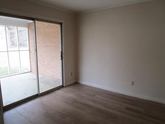 Building Photo - 111 Willow Dr