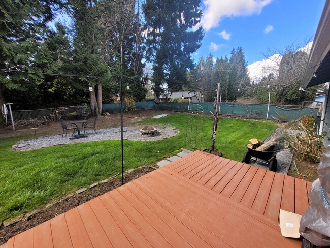 Building Photo - Spacious 3–4 Bedroom Rambler with Private Studio & Mount Baker Views