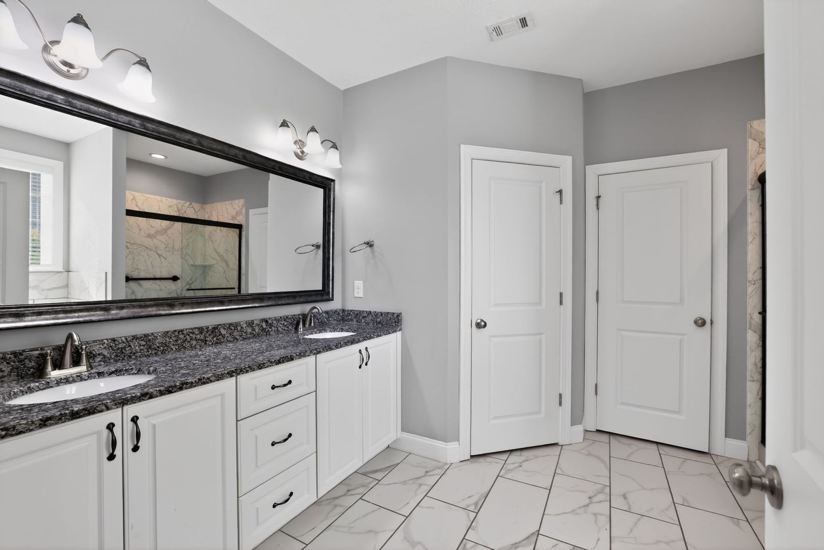 Building Photo - 2226 Kendall Park Dr