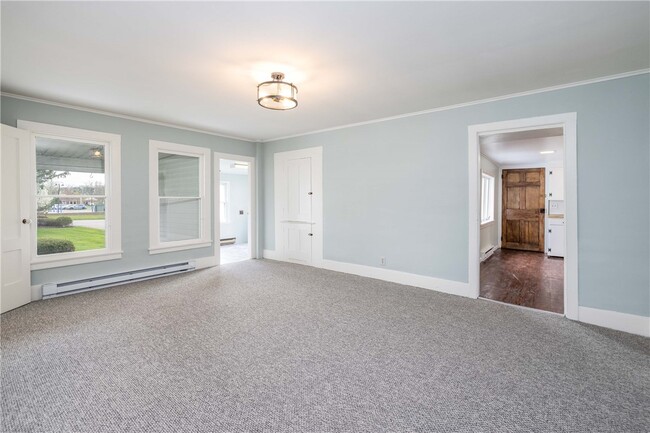 Building Photo - 1253 Fairport Rd