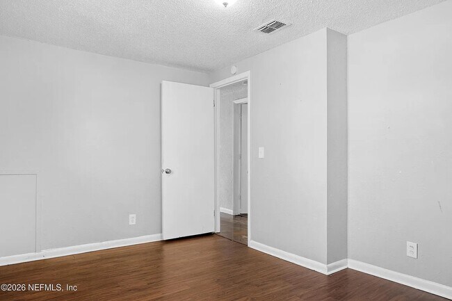 Building Photo - 5829 Ensenada Rd