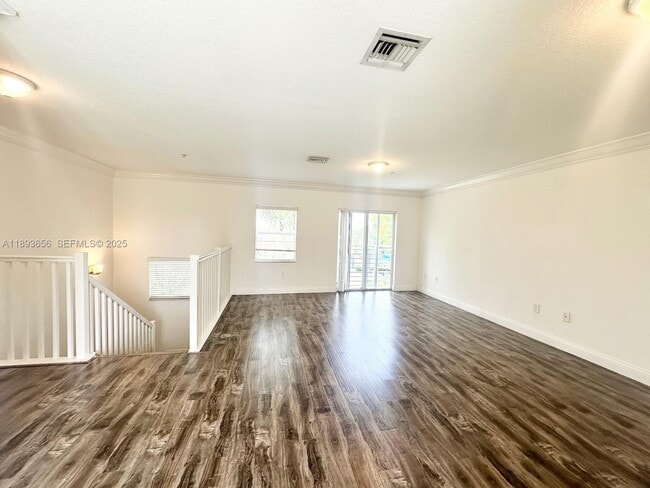 Building Photo - 813 SE 18th Ct