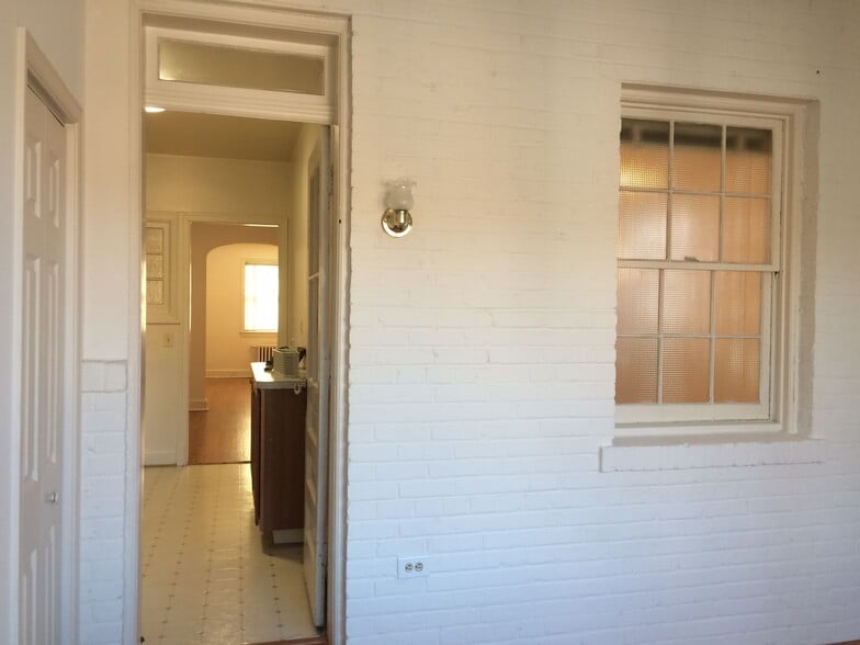 Building Photo - 4025 Davis Pl NW