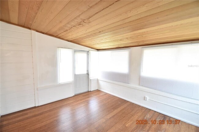 Building Photo - 4520 Burlington Ave N