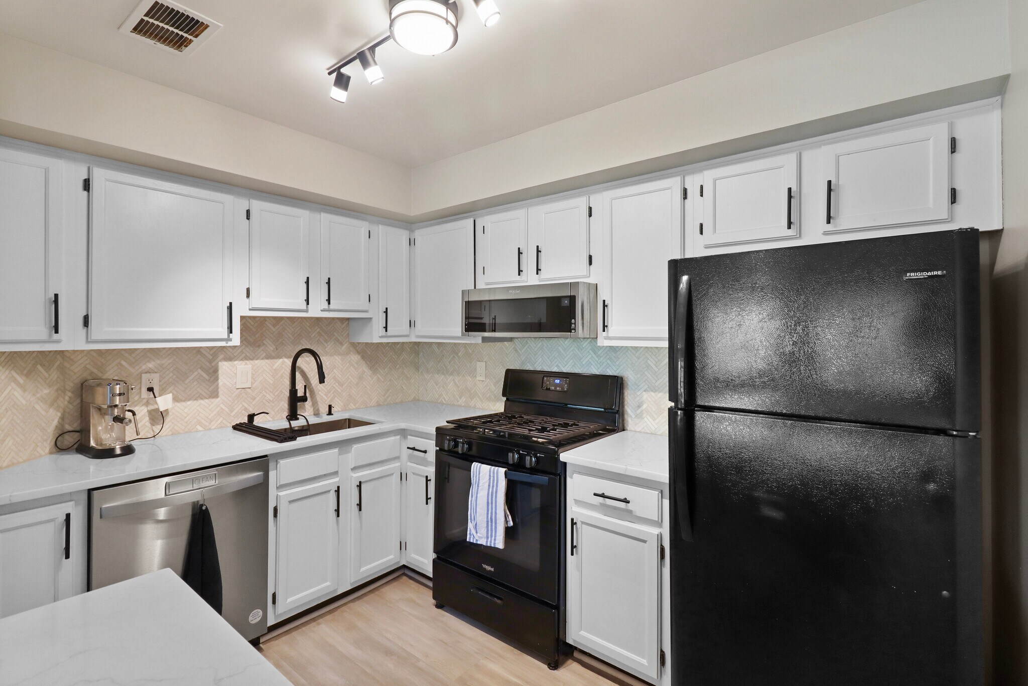 Building Photo - 308 Trinity Ct