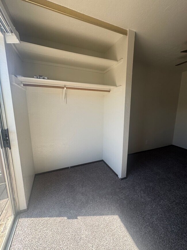 Building Photo - 2 Bed | 1 Bath | Approx. 1,035 Sq Ft