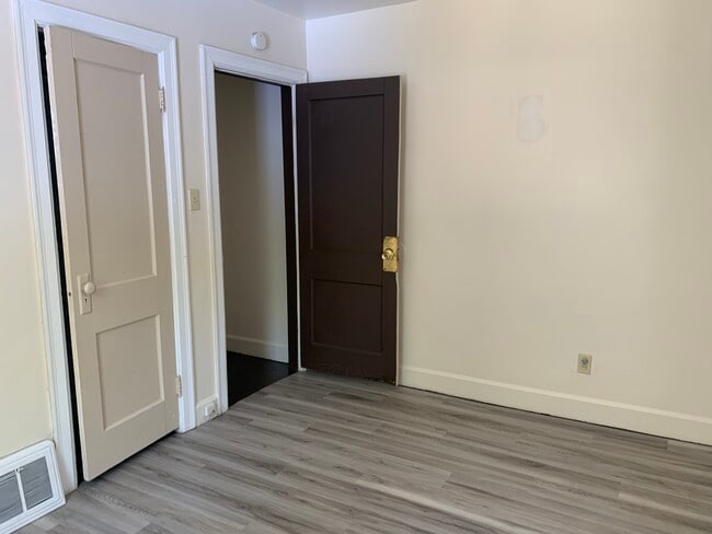 Building Photo - 1924 Maple Ave NE