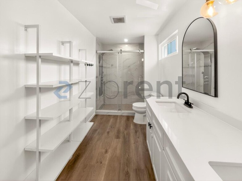 Building Photo - 13626 Cerise Ave