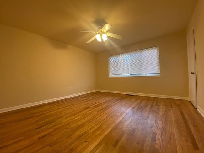 Building Photo - A spacious two bedroom, one and one half bath condo townhouse located in the northern section of ...