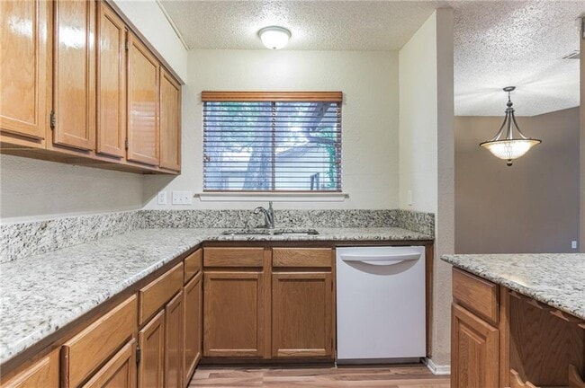 Building Photo - 4908 Hawkhaven Ln