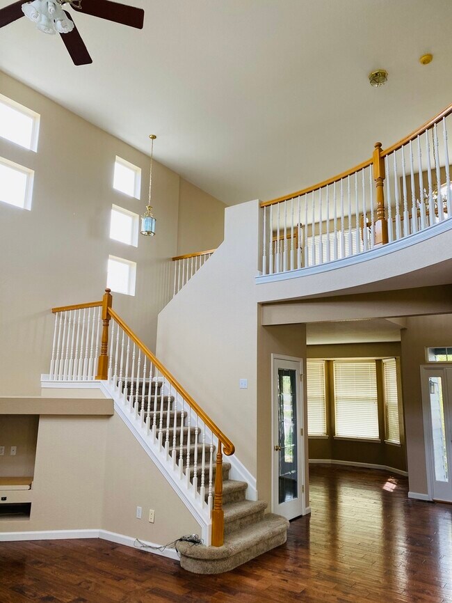 Building Photo - Immaculate home in Castle Pines North
