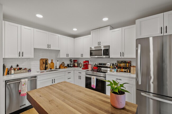 Building Photo - 13324 Bedford Mews Ct