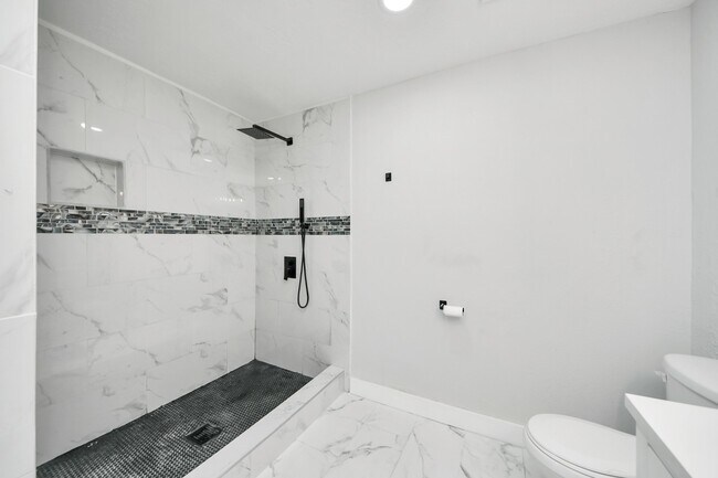 Building Photo - 503 Schilling Ave