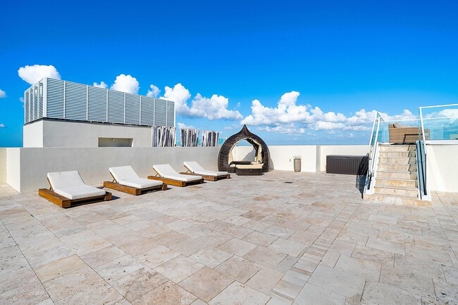 Building Photo - 3550 S Ocean Blvd