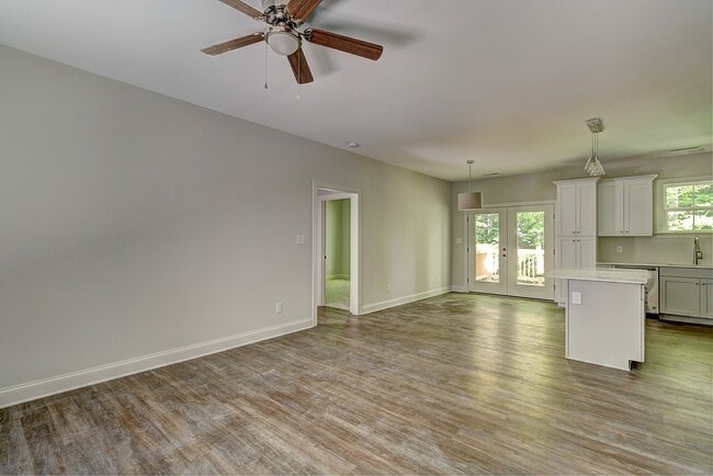 Building Photo - 248 Delview Dr