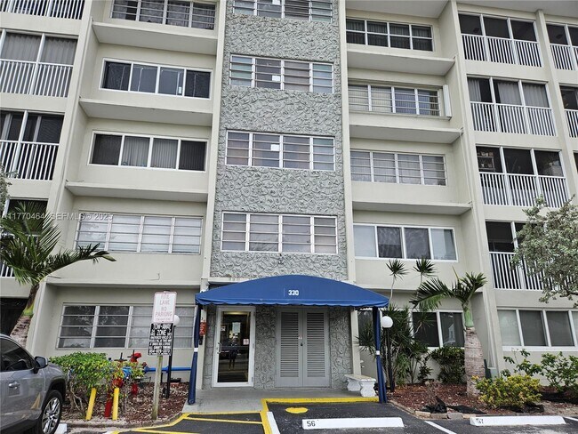 Building Photo - 330 SE 2nd St