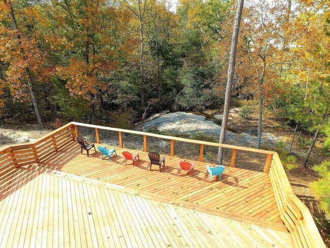 Building Photo - **$50 PRICE REDUCTION** Stunning 3BD, 2.5B...