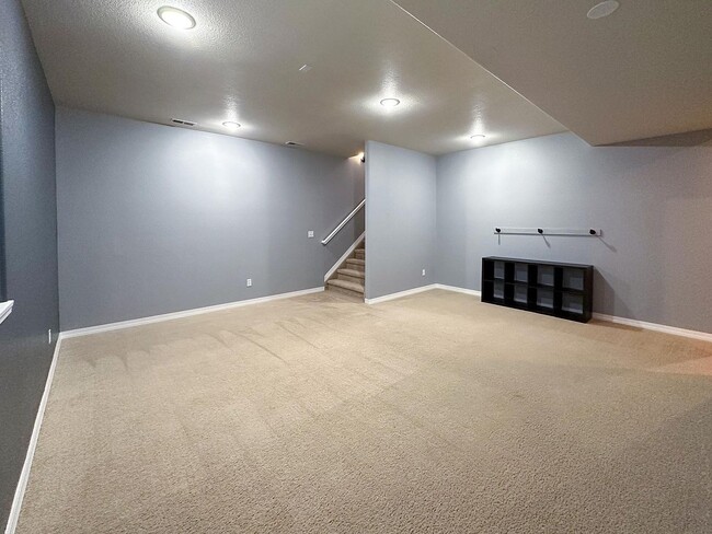 Building Photo - 2705 Stone Creek Rd
