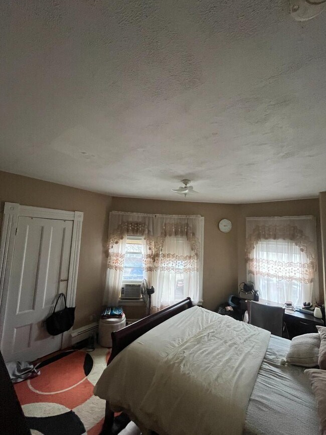 Building Photo - 175 Ashmont St