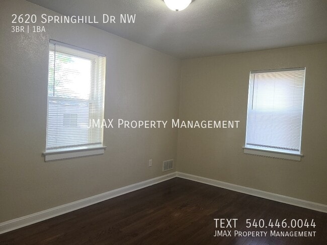 Building Photo - 2620 Springhill Dr NW