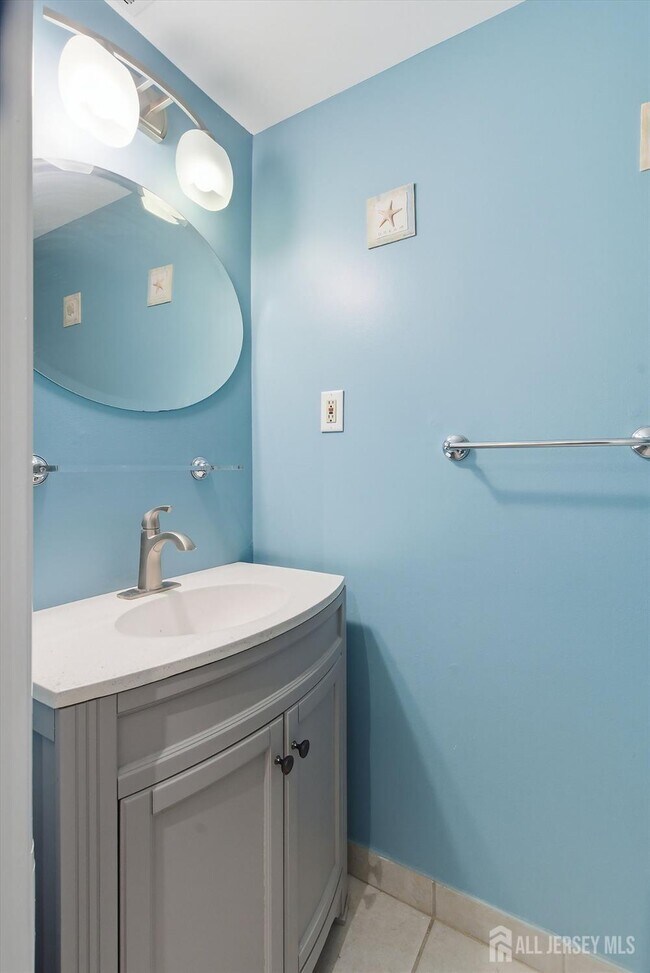 Building Photo - 60 Hampshire Dr