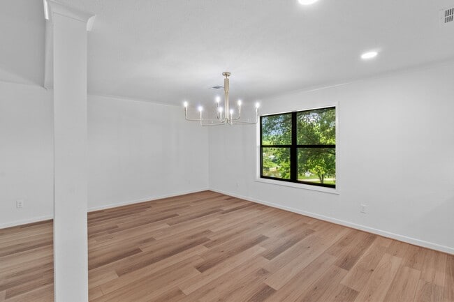 Building Photo - 128 Schooner