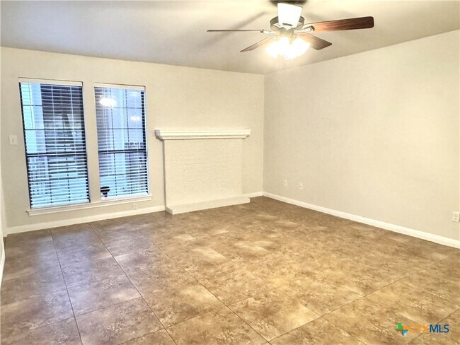 Building Photo - 1202 Thorpe Ln