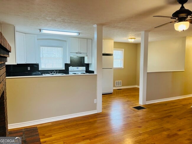 Building Photo - 1085 Horsley Mill Rd