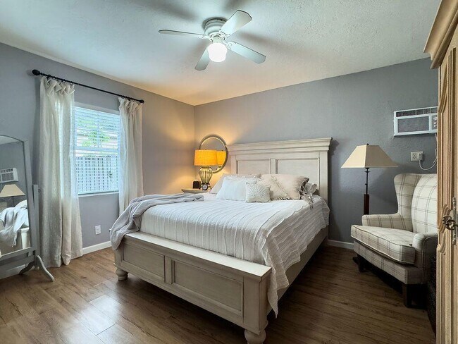 Building Photo - 902 NE 34th St