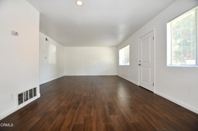 Building Photo - 2604 Sextant Ave