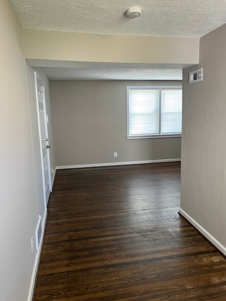 Building Photo - 2774 Iverson St