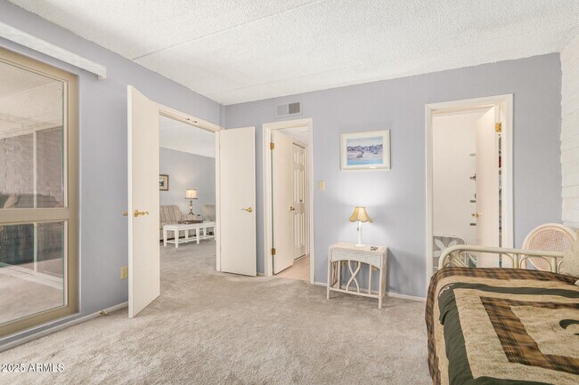 Building Photo - 13607 N Hamilton Dr