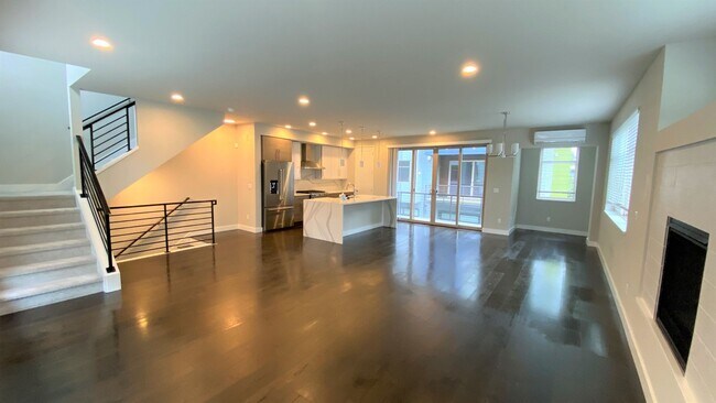 Building Photo - Modern 4BR Townhome in Prime Bellevue | AC | Bellevue Schools | Minutes to Microsoft