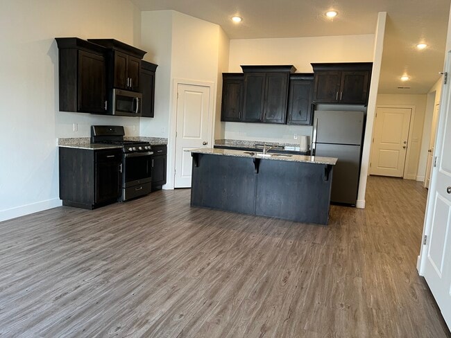 Building Photo - 2155 N 550 W