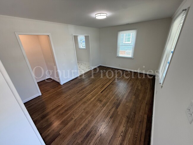 Building Photo - 1112 Marne St