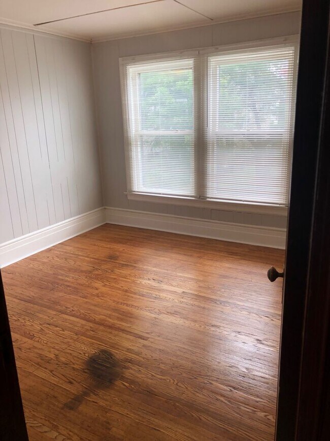 Building Photo - 291 Pearl St | Apt B | 2 BD/1 BA | Great L...