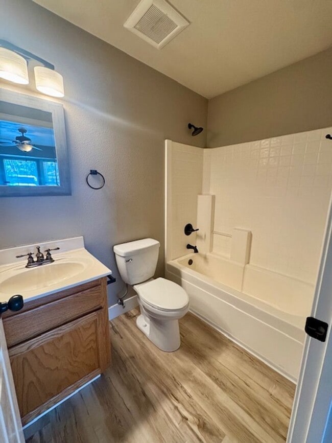 Building Photo - Beautiful 5 bedroom home ready for move in!