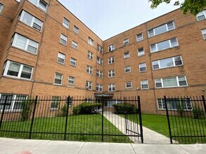 Building Photo - 1 bedroom in Chicago IL 60626