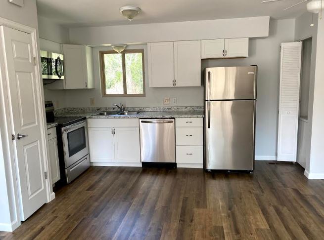 kitchen - 2512 E Monument St