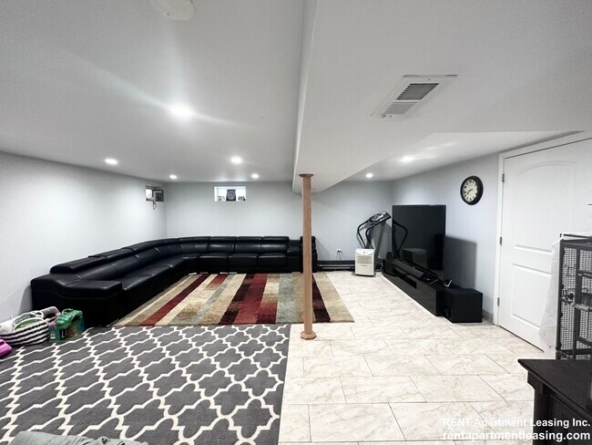 Building Photo - 9944 Karlov Ave