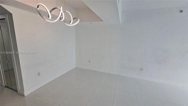 Building Photo - 1861 NW N River Dr