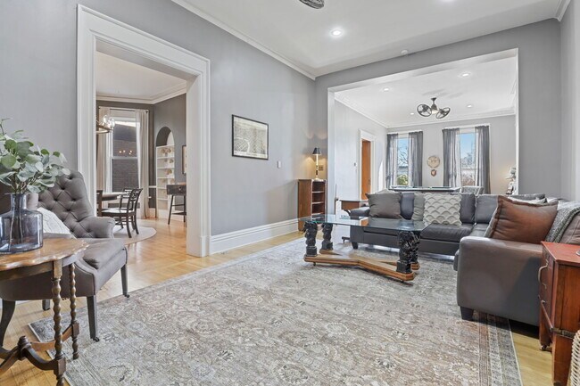 Building Photo - 550 E Town St