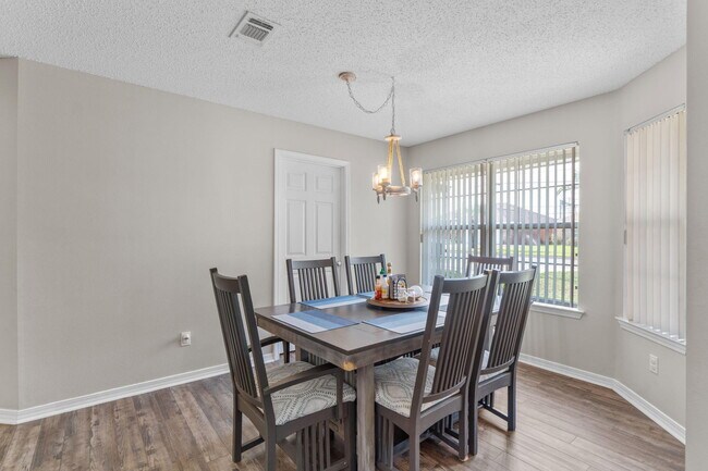 Building Photo - 7613 Marthas Way