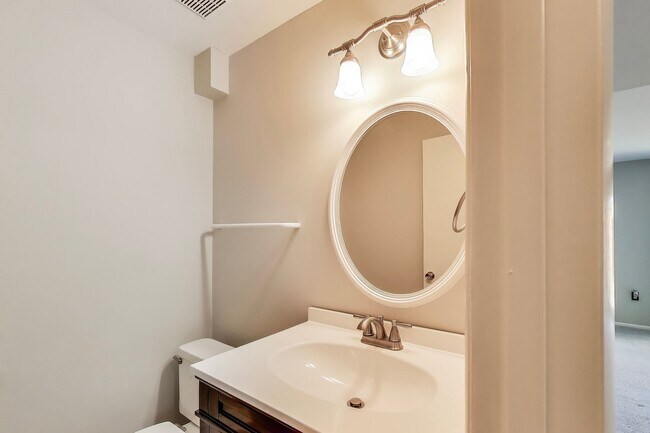 Building Photo - 3 bed + 2 Full + 2 half Bath - End Unit TH