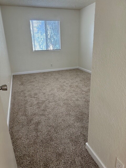 Building Photo - 512 Fein Ave